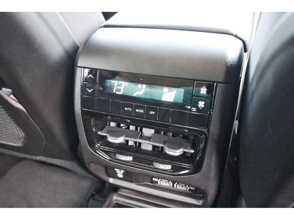 Used 2022 Jeep Grand Cherokee L Laredo w/ Luxury Tech Group I AWD/4WD image 12