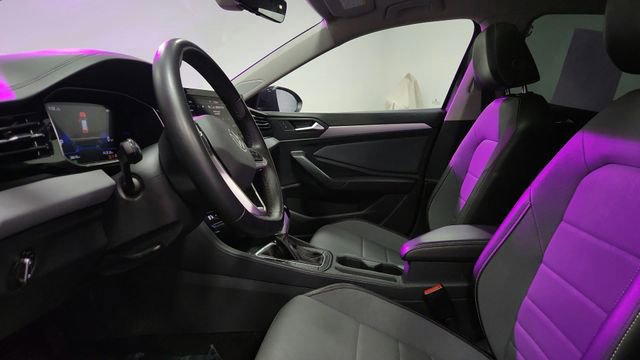 Used 2025 Volkswagen Jetta SE image 15