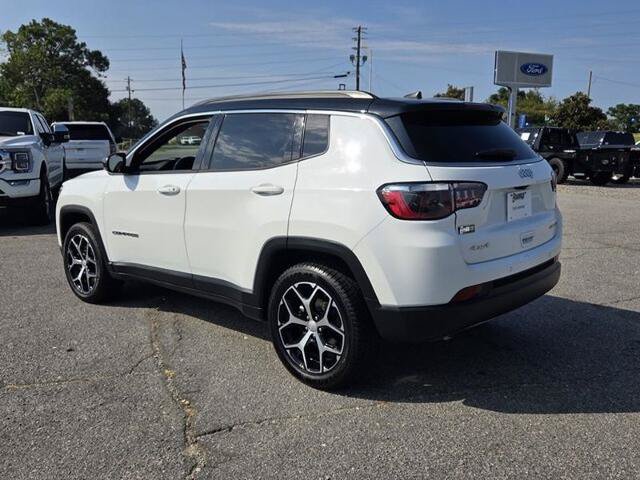 Used 2024 Jeep Compass Limited AWD/4WD image 9
