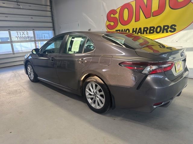 Used 2023 Toyota Camry SE image 2