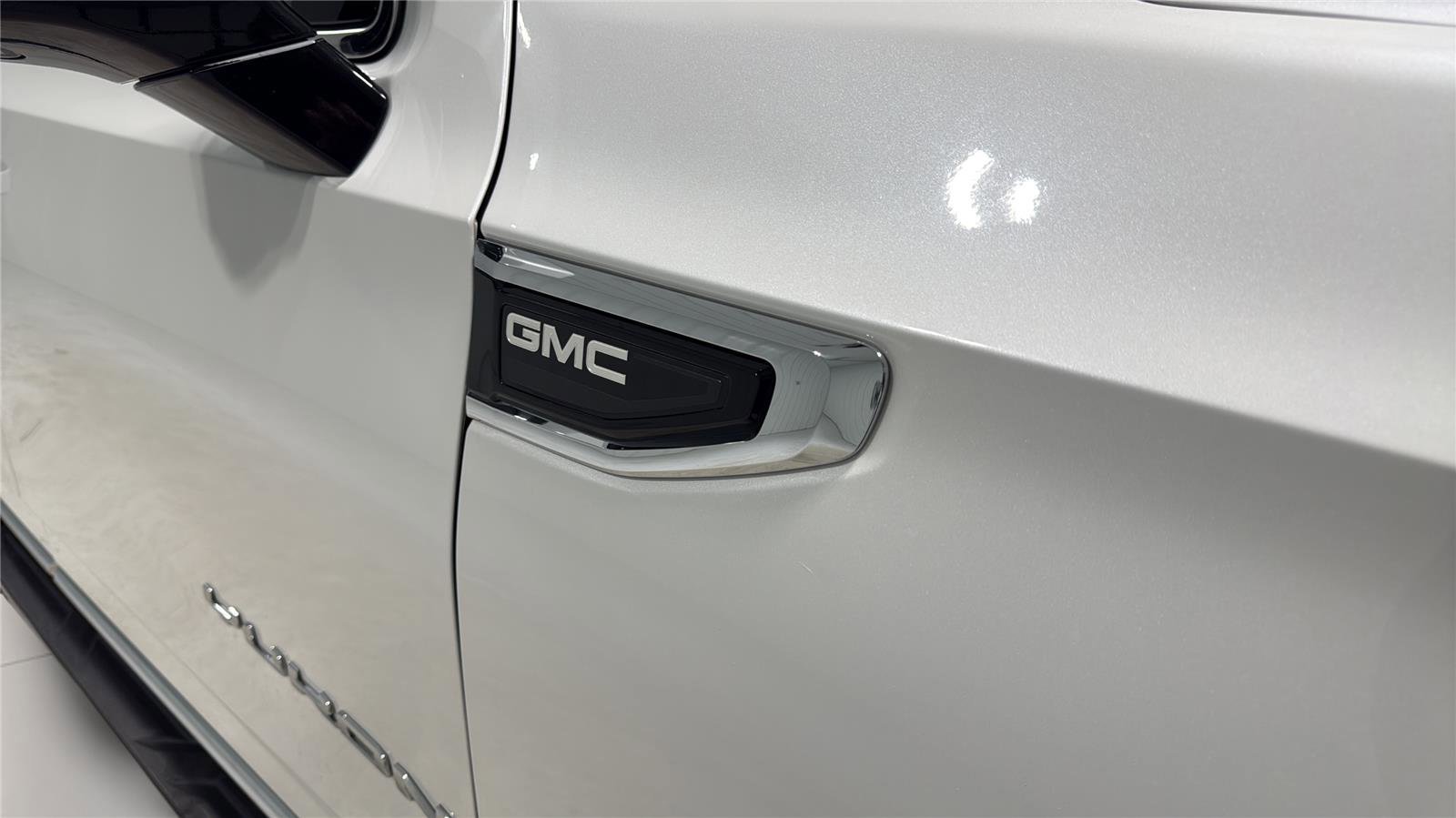 Used 2021 GMC Yukon SLT w/ SLT Premium Package image 24