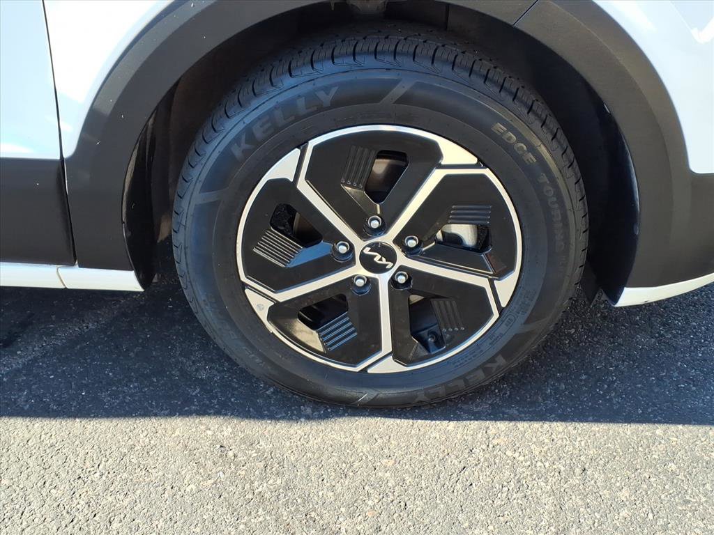 Used 2023 Kia Niro EX image 9