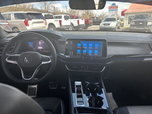 Used 2025 Volkswagen Atlas Cross Sport SEL Premium R-Line AWD/4WD image 25