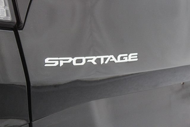 Used 2025 Kia Sportage EX FWD image 11