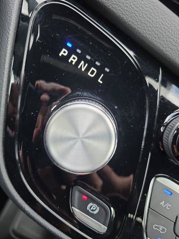 Used 2025 Chrysler Pacifica Select FWD image 31