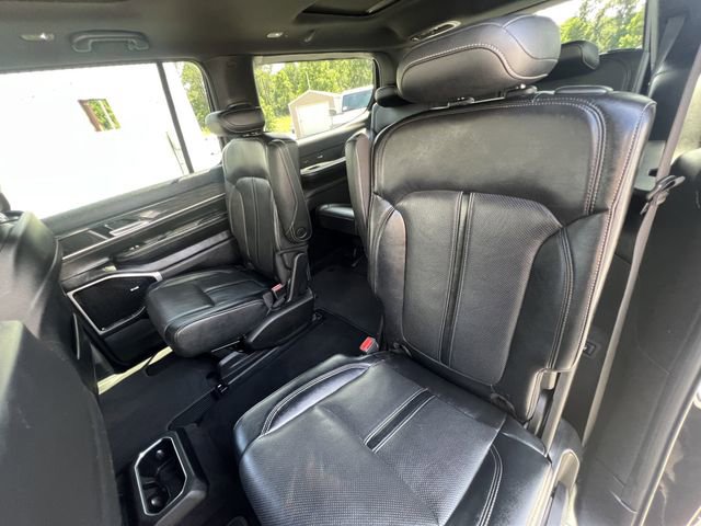 Used 2022 Jeep Wagoneer Series III w/ Premium Group I AWD/4WD image 12