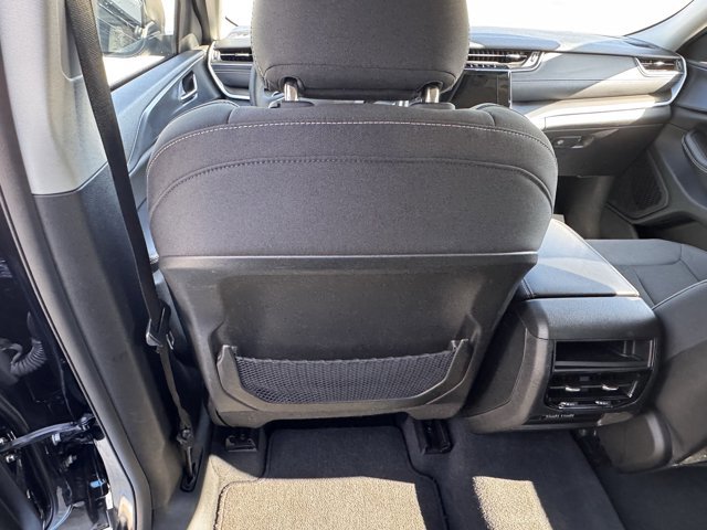 Used 2023 Jeep Grand Cherokee Laredo image 31