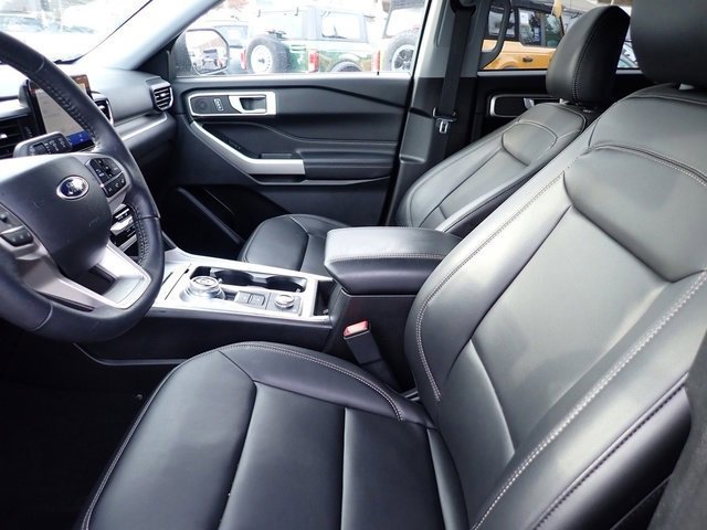 Certified 2023 Ford Explorer XLT w/ Equipment Group 202A image 10