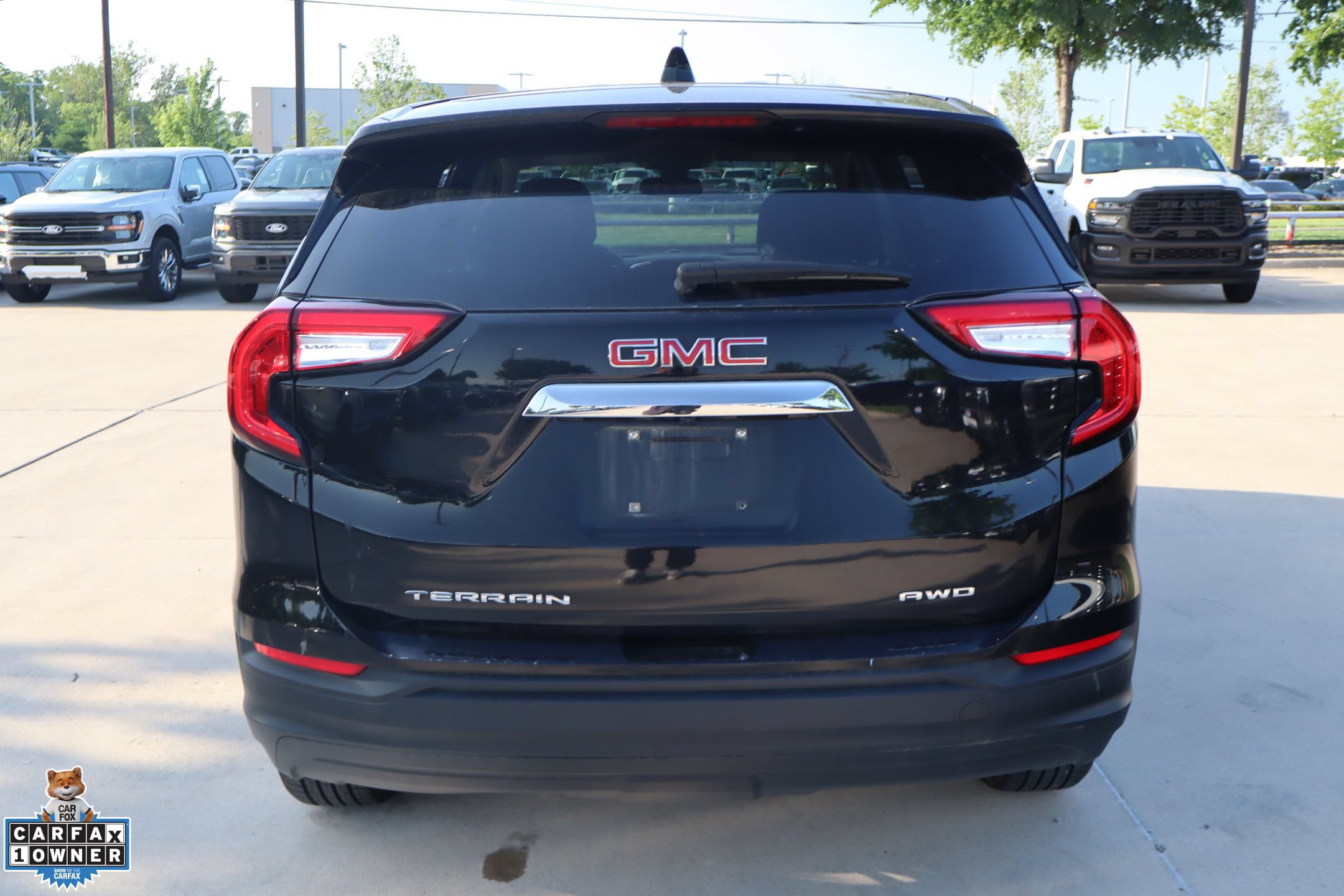 Used 2024 GMC Terrain SLE AWD/4WD image 4