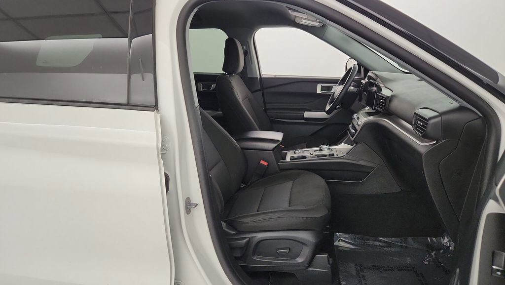 Certified 2023 Ford Explorer XLT image 30
