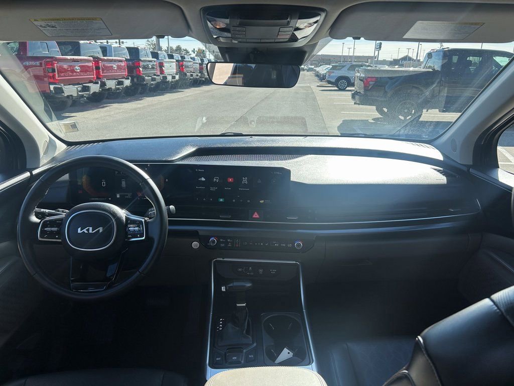Used 2025 Kia Carnival image 32