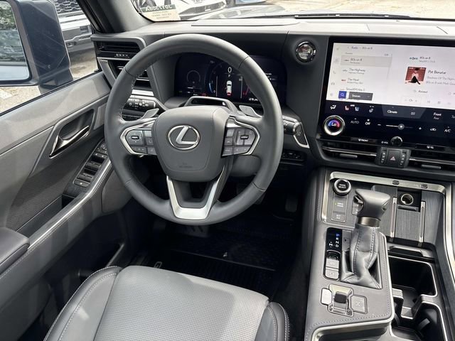 Used 2025 Lexus GX 550 w/ Accessory Package (2T) AWD/4WD image 14