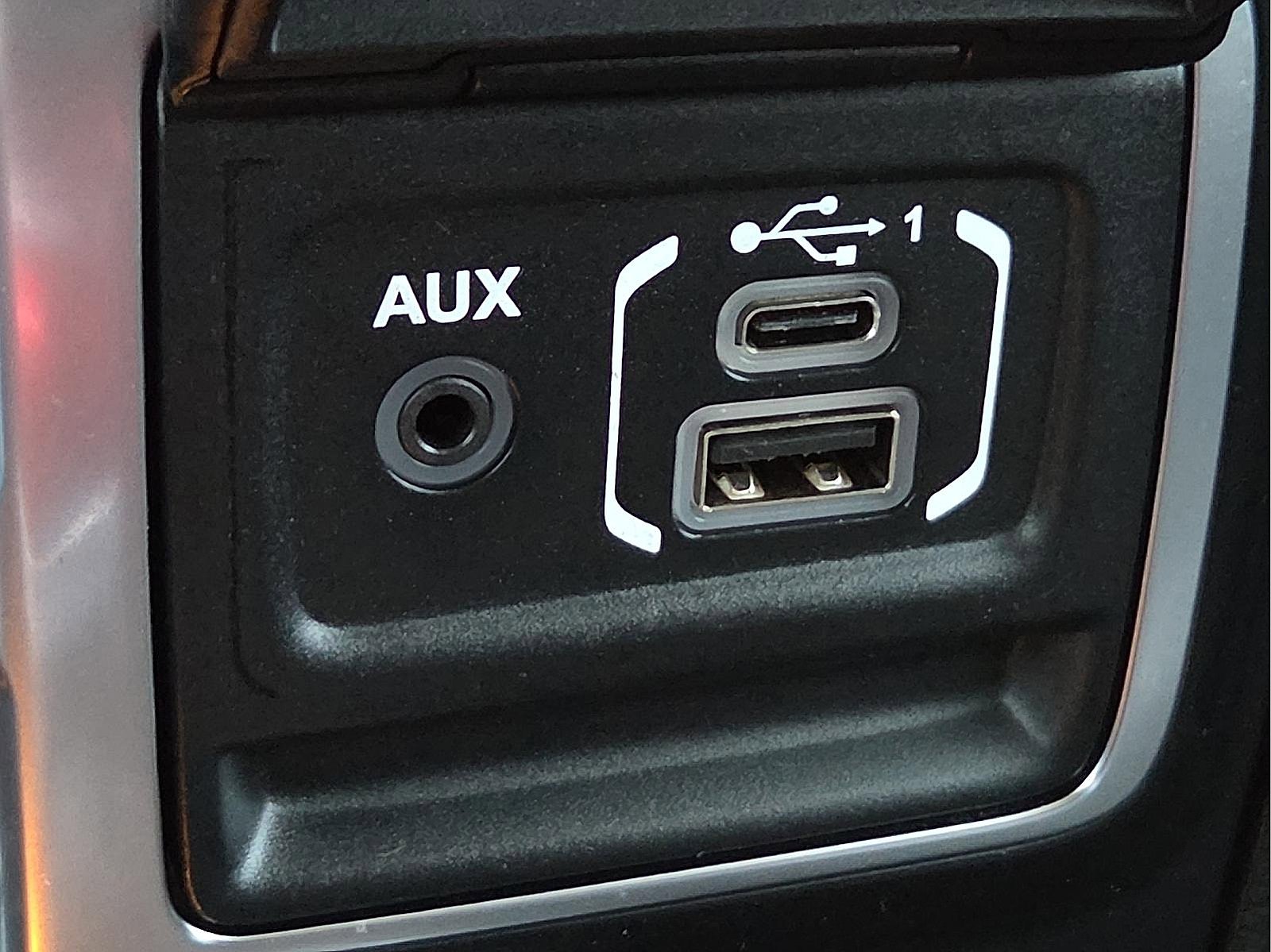 Used 2022 Jeep Wrangler Unlimited Sahara w/ Cold Weather Group image 18