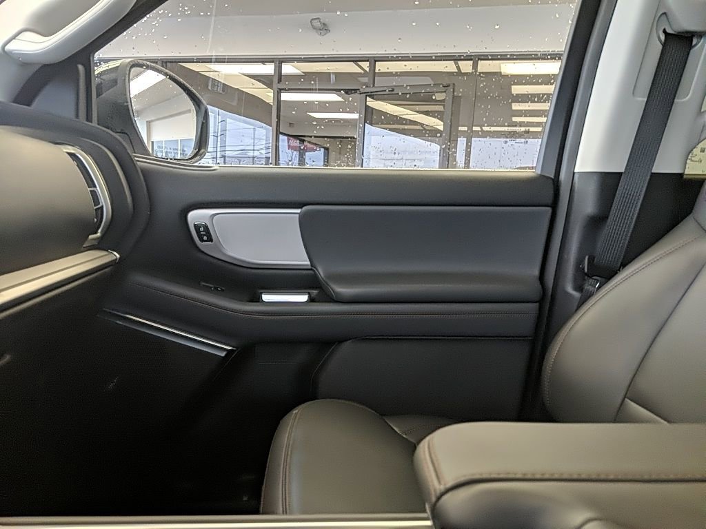 Certified 2025 Ford Expedition Active image 25