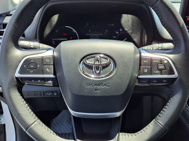 Used 2025 Toyota Sienna XLE w/ XLE Plus Package AWD/4WD image 8