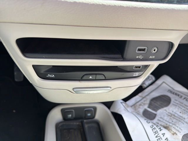 Used 2017 Chrysler Pacifica Limited FWD image 17