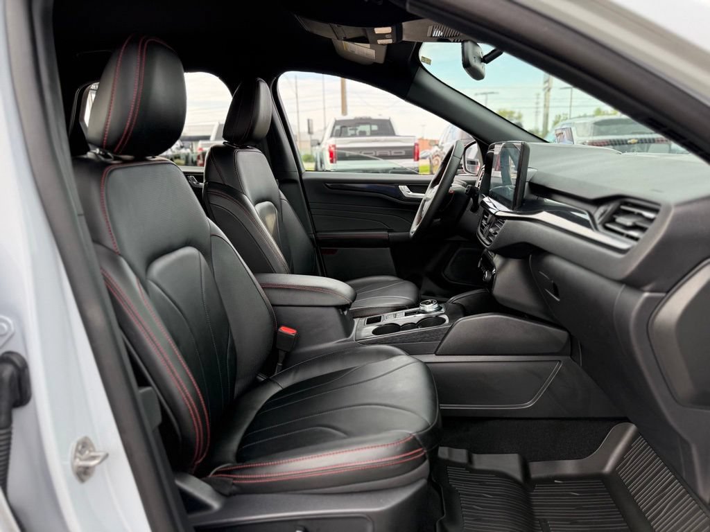 Certified 2025 Ford Escape ST-Line Elite w/ Premium Technology Package AWD/4WD image 16