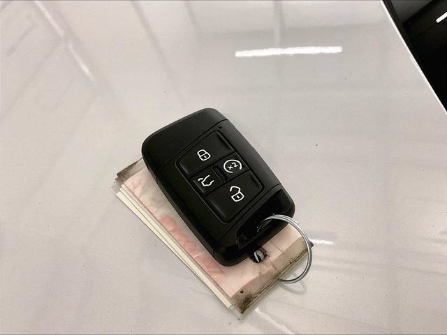 Used 2023 Volkswagen Jetta SE w/ Panoramic Sunroof Package FWD image 9