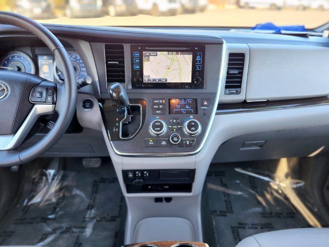 Used 2017 Toyota Sienna XLE Premium w/ Outdoor Package AWD/4WD image 14