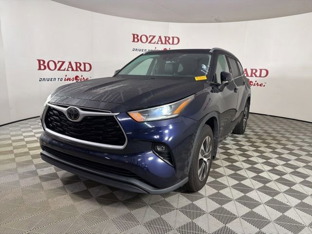 Used 2021 Toyota Highlander XLE AWD/4WD image 4