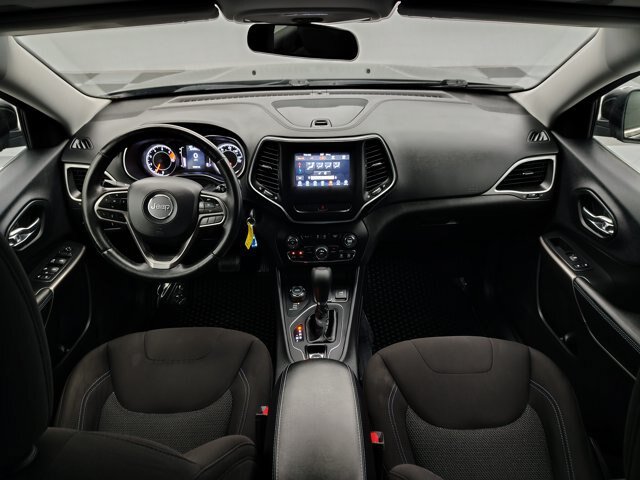 Used 2019 Jeep Cherokee Latitude w/ Cold Weather Group AWD/4WD image 28