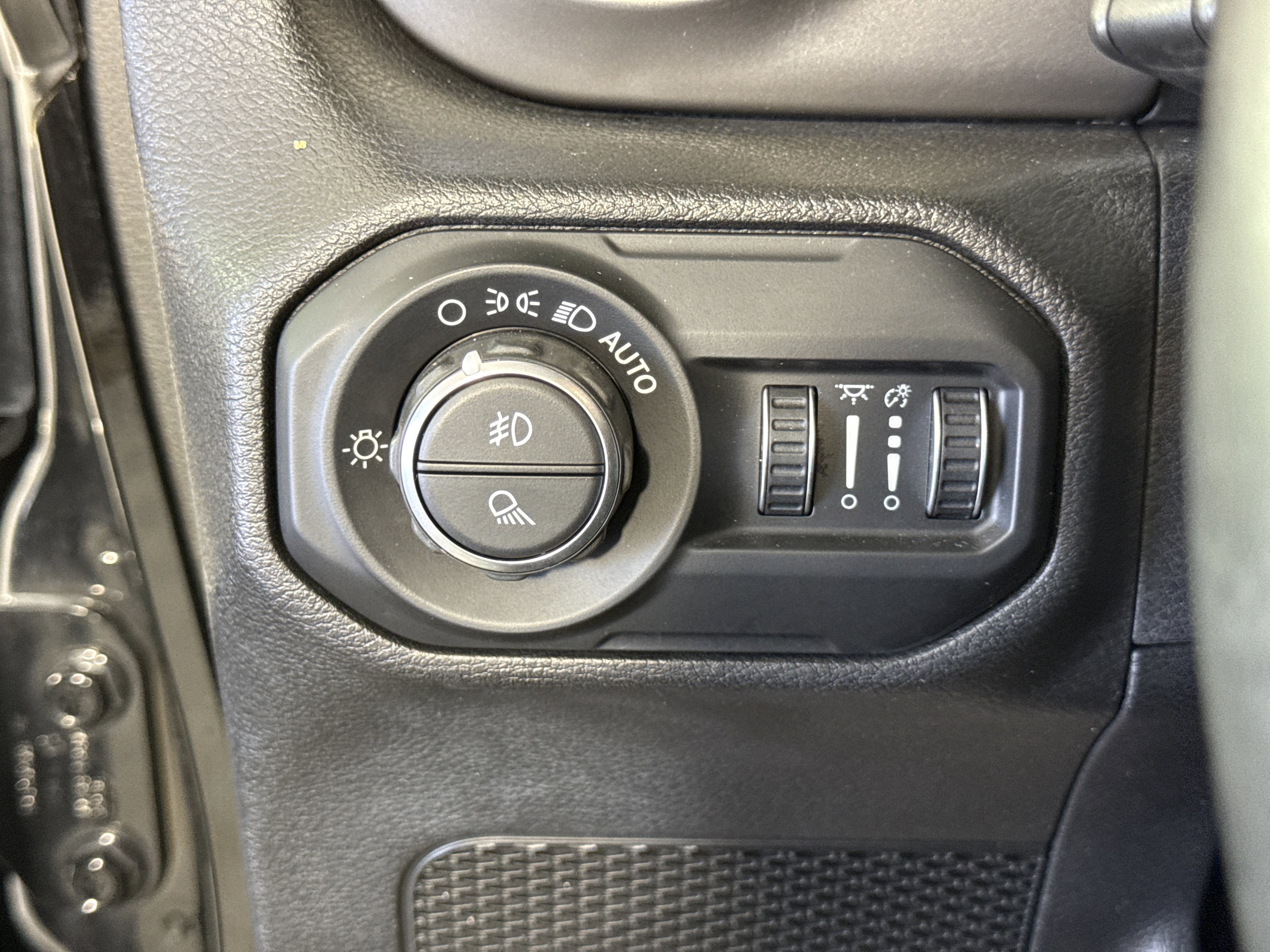 Used 2020 Jeep Gladiator Sport w/ Quick Order Package 24S image 23