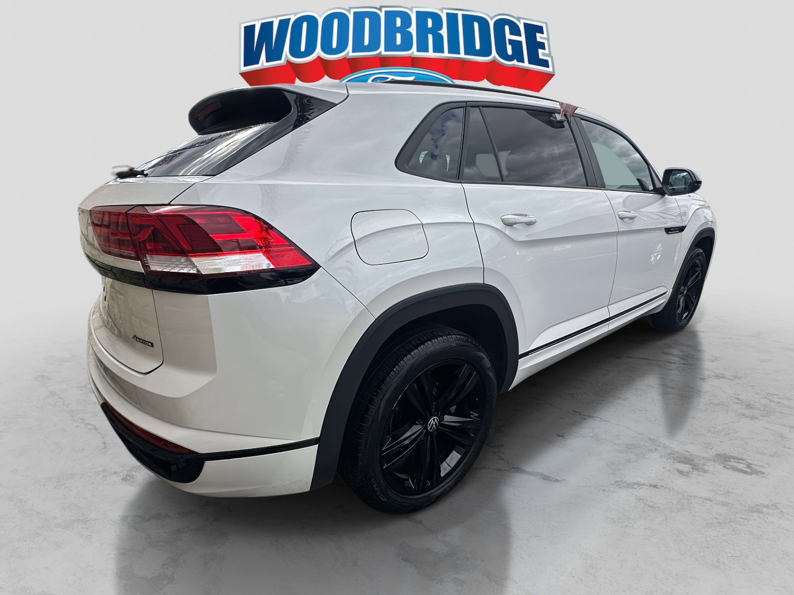 Used 2023 Volkswagen Atlas Cross Sport SEL R-Line image 4