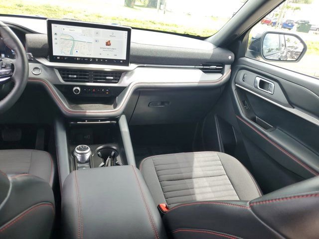 Certified 2025 Ford Explorer ST-Line image 19