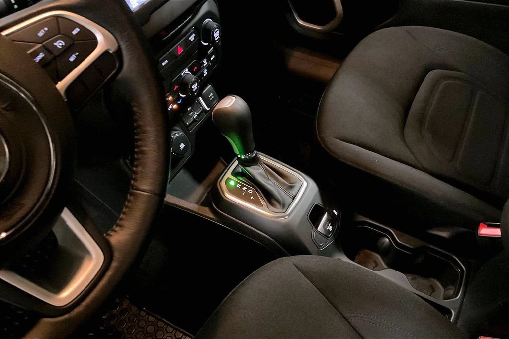 Used 2019 Jeep Renegade Latitude w/ Cold Weather Group AWD/4WD image 16