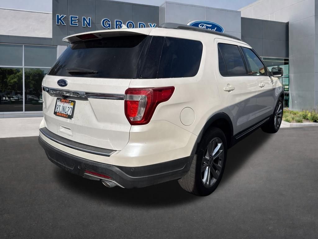 Certified 2018 Ford Explorer XLT w/ Equipment Group 202A image 3