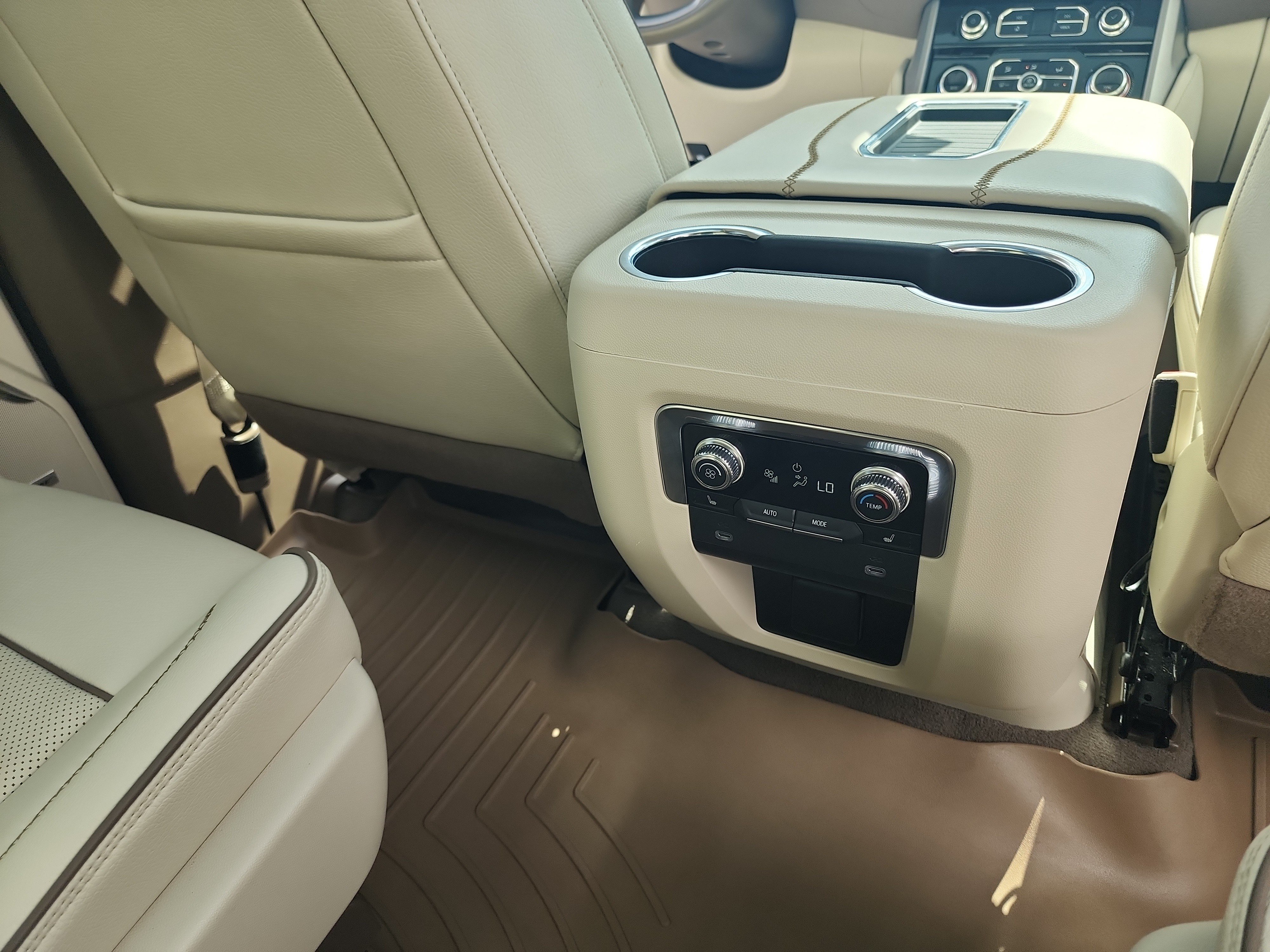 Used 2022 GMC Yukon XL Denali RWD image 30