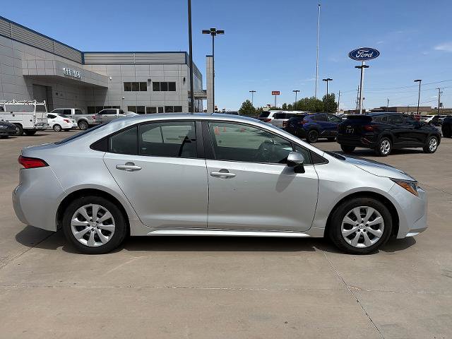 Used 2022 Toyota Corolla LE FWD image 2