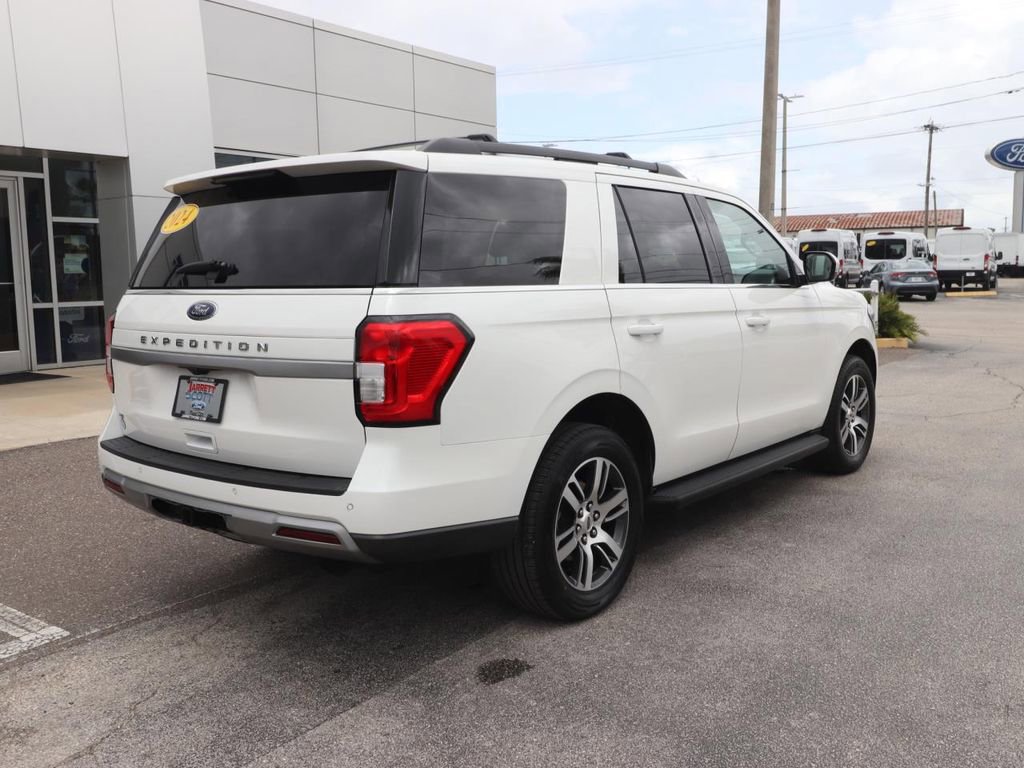 Certified 2024 Ford Expedition XLT image 5