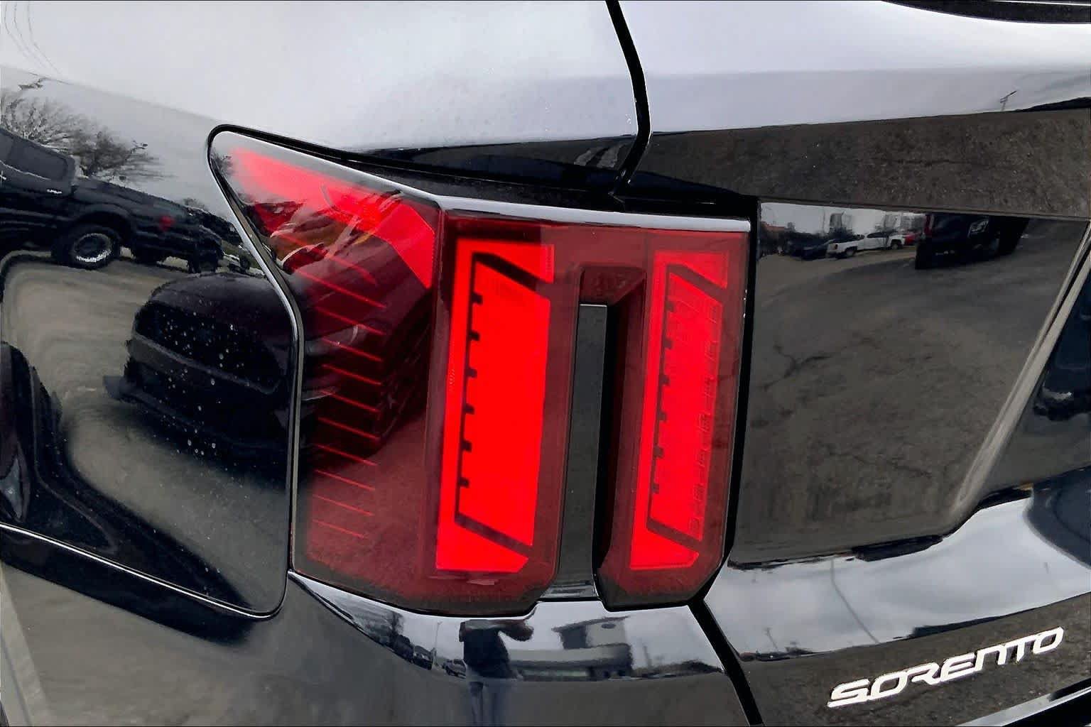 Used 2024 Kia Sorento S FWD image 25