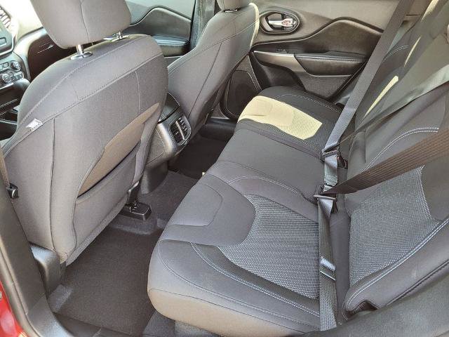 Used 2020 Jeep Cherokee Latitude FWD image 12