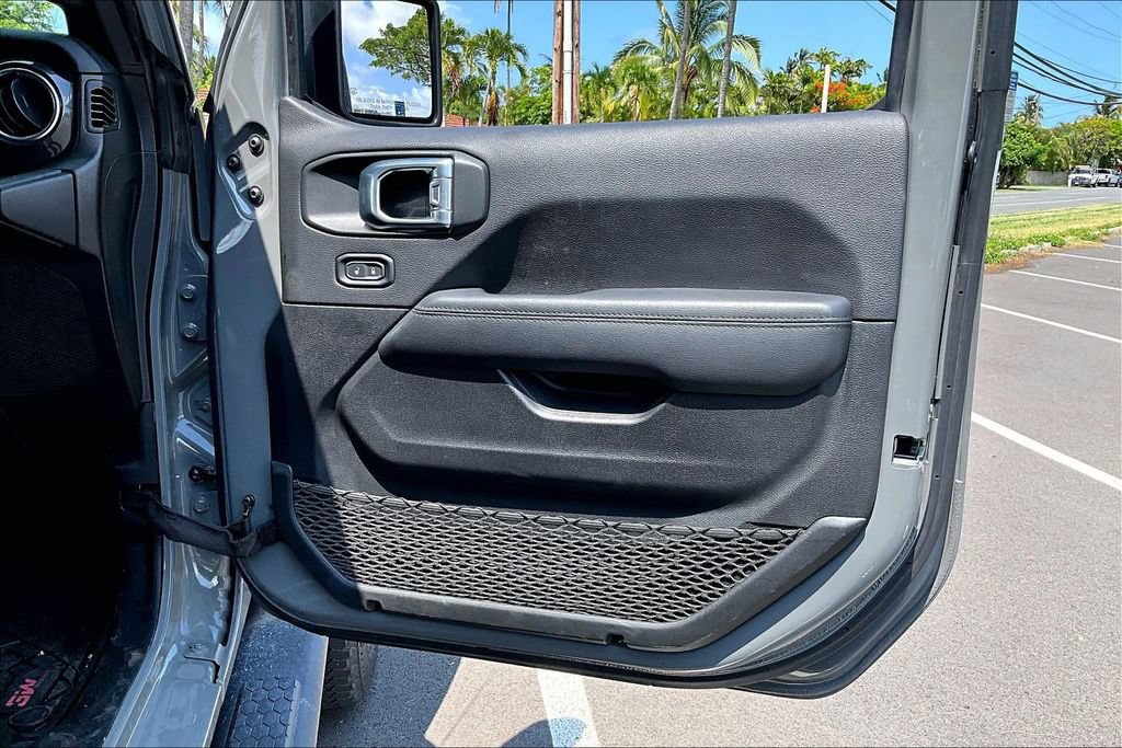 Used 2022 Jeep Wrangler Unlimited Sahara AWD/4WD image 19