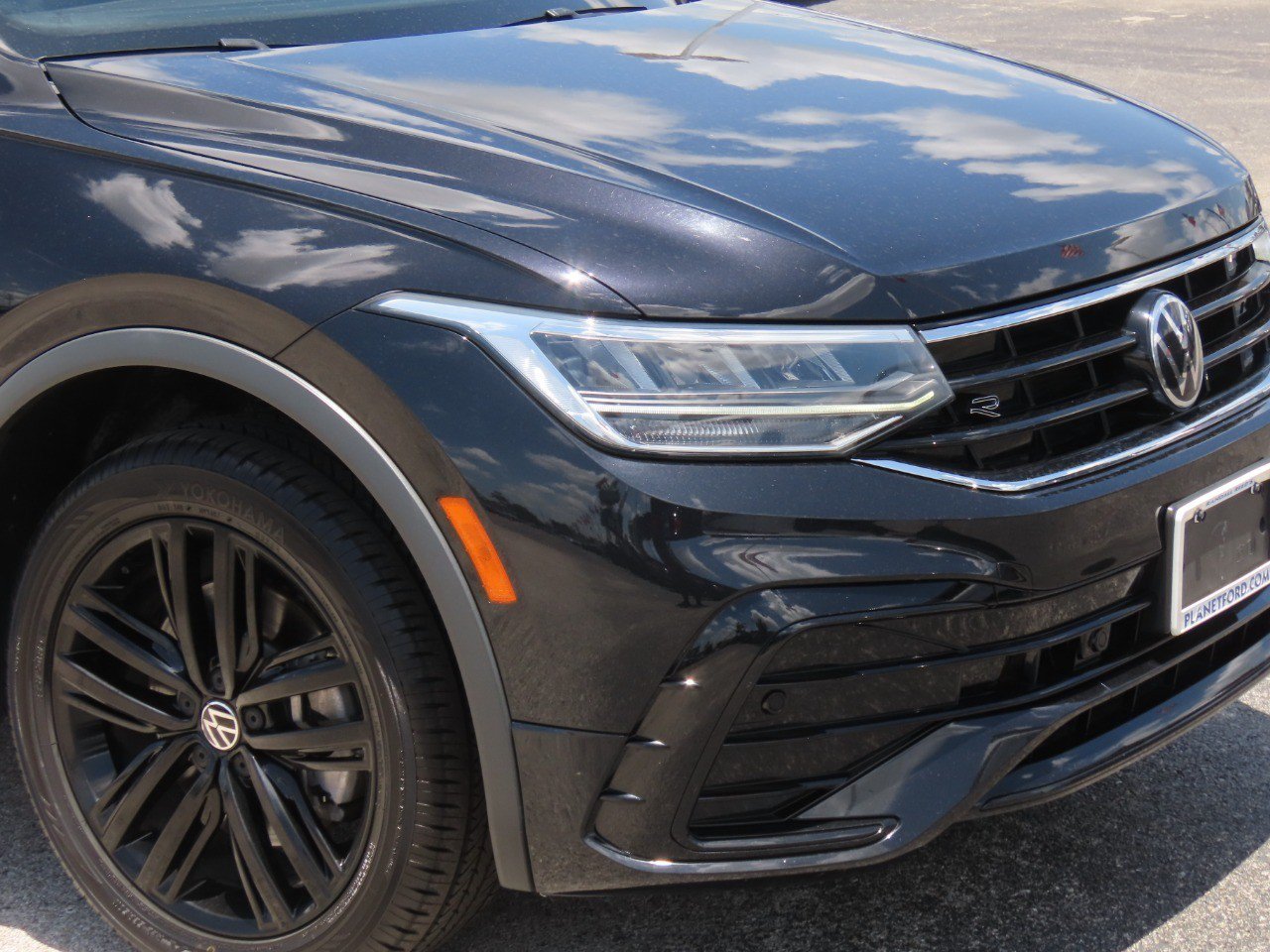 Used 2022 Volkswagen Tiguan SE R-Line AWD/4WD image 6