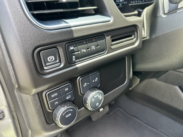 Used 2024 Chevrolet Suburban LT AWD/4WD image 30