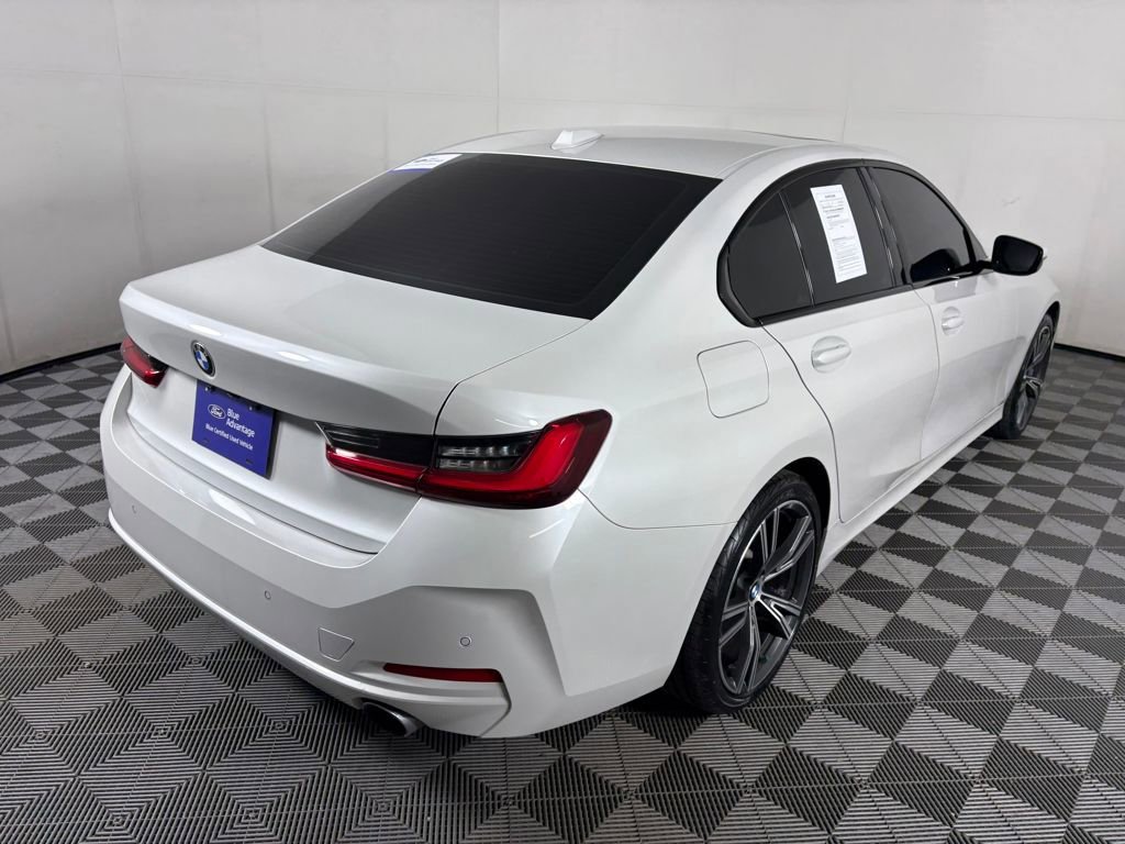 Used 2023 BMW 330i xDrive Sedan w/ Premium Package image 5
