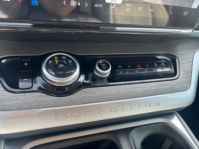 Certified 2025 Ford Expedition Platinum w/ Driver's Package AWD/4WD image 22