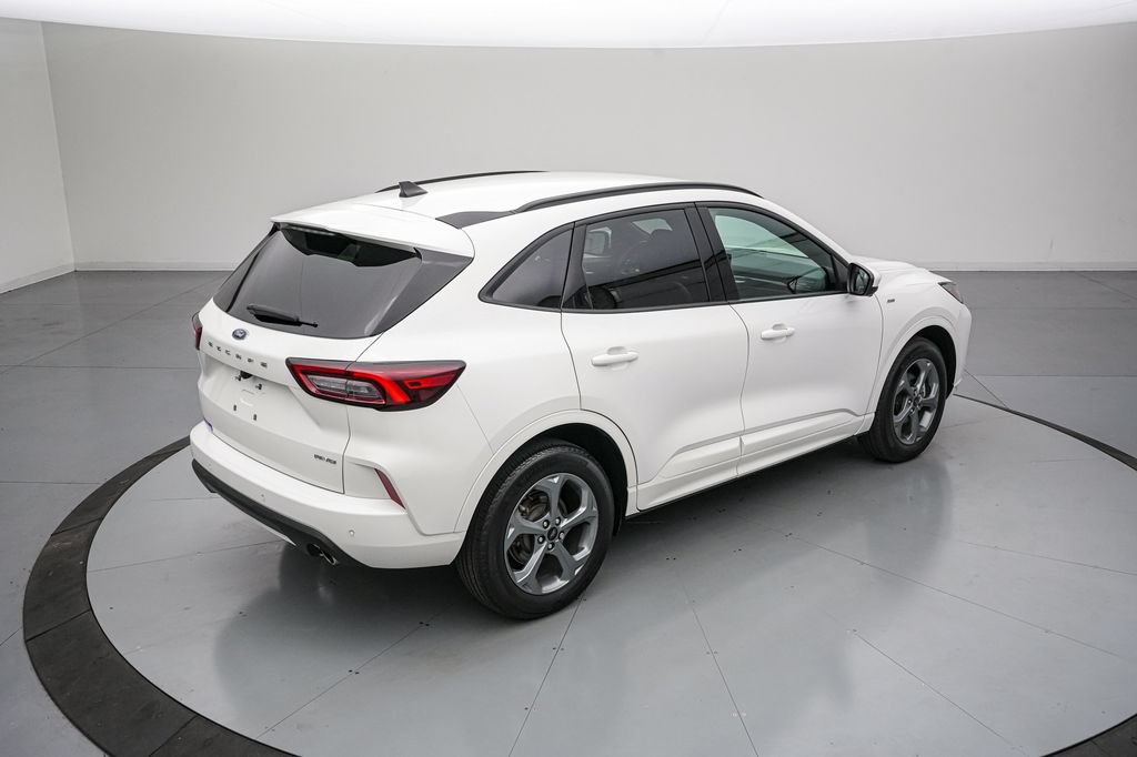 Certified 2023 Ford Escape ST-Line Select w/ Tech Pack #2 AWD/4WD image 4