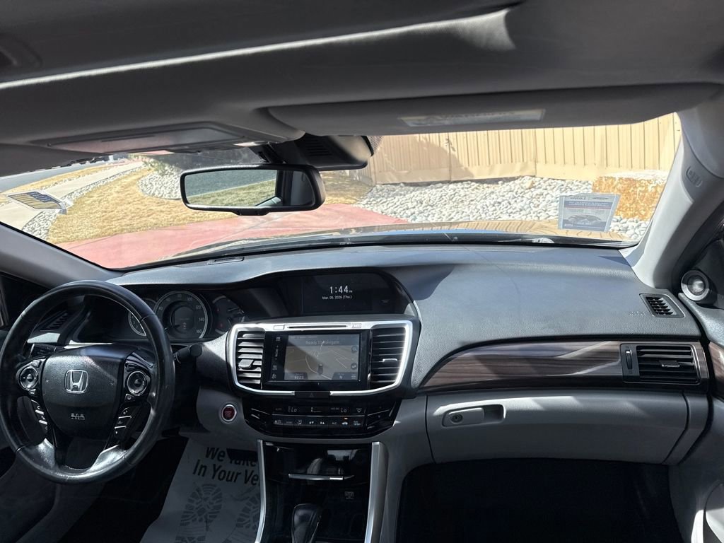Used 2017 Honda Accord Touring image 25