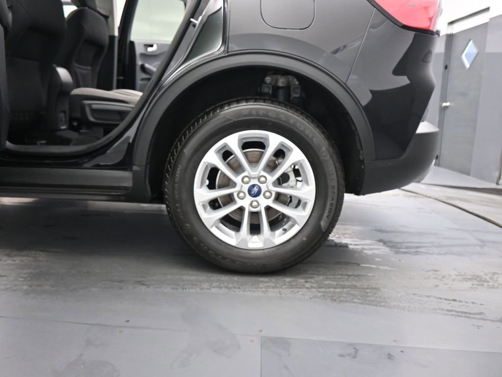 Certified 2021 Ford Escape SE image 47