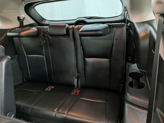 Used 2021 Toyota Highlander XLE AWD/4WD image 19