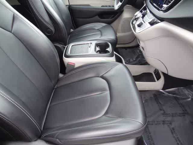 Used 2023 Chrysler Pacifica Touring-L FWD image 19