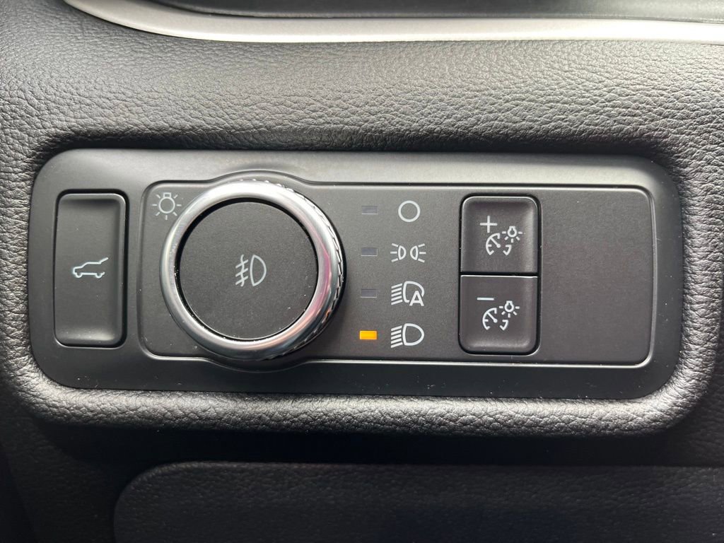 Certified 2022 Ford Explorer XLT w/ Equipment Group 202A image 20