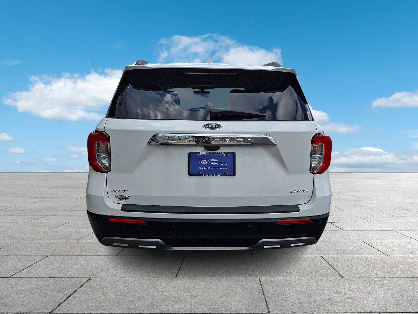 Certified 2021 Ford Explorer XLT w/ Equipment Group 202A image 3