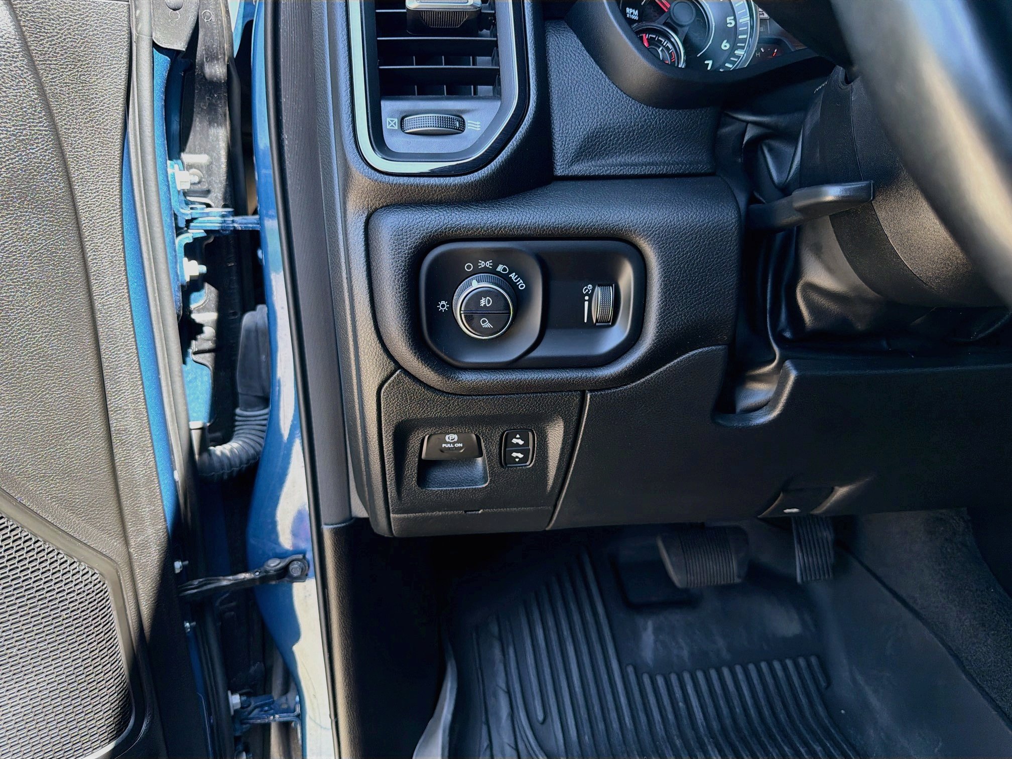 Used 2024 RAM 1500 Big Horn AWD/4WD image 10