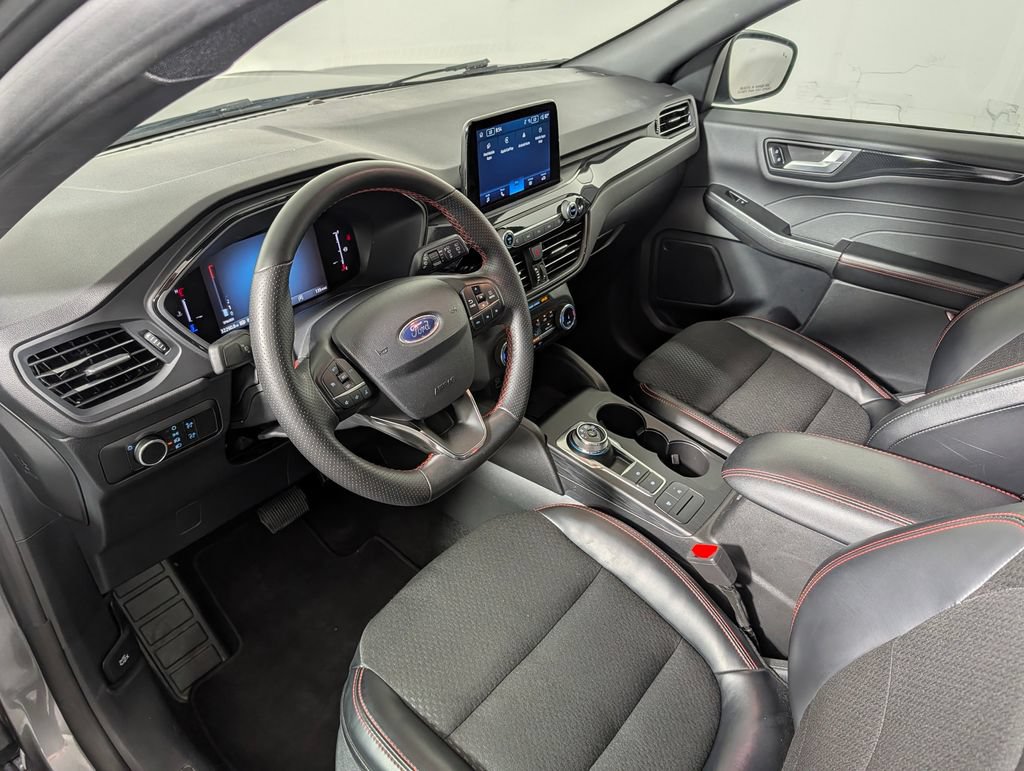 Certified 2025 Ford Escape ST-Line FWD image 23