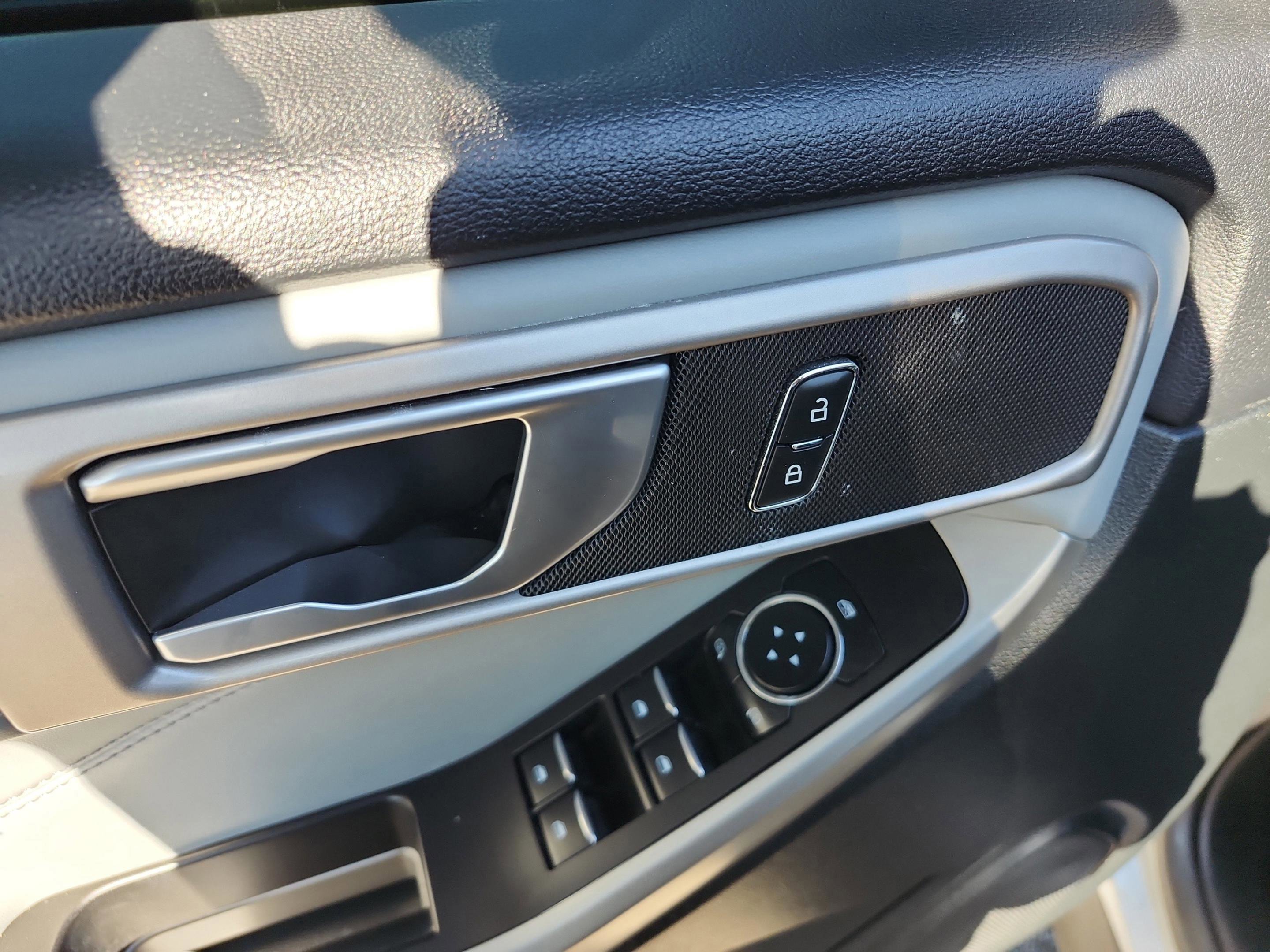 Certified 2023 Ford Explorer XLT w/ Equipment Group 202A image 17